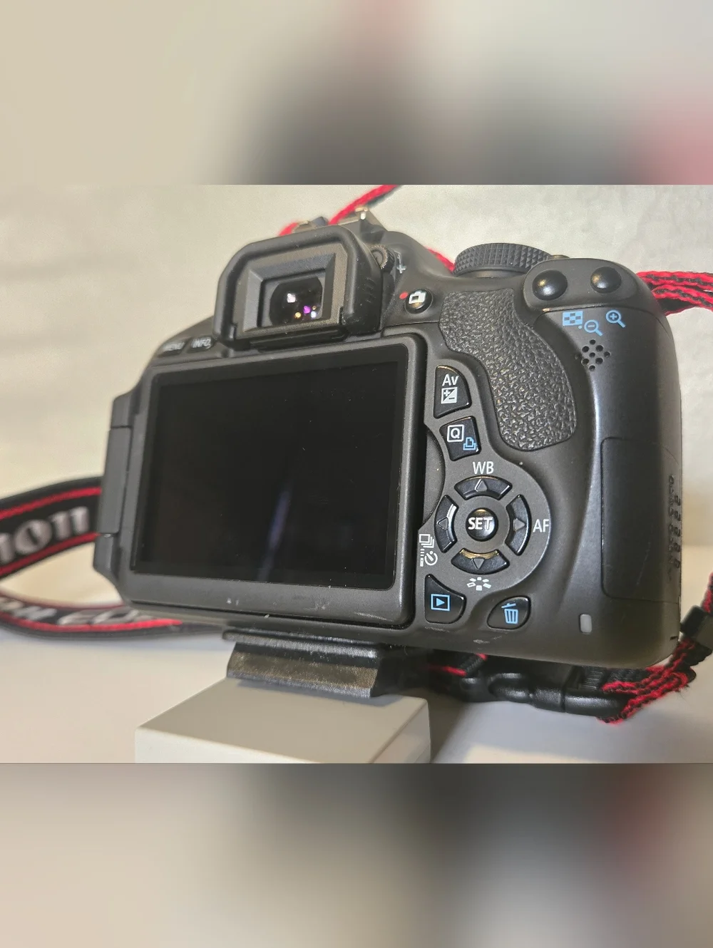 Canon EOS Rebel T3i DLSR Camera w/ Lens & Charger